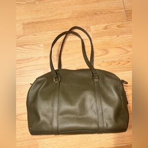 Beautiful ‘A New Day’ Ladies Lg spacious sage Green purse gold zipper detailing